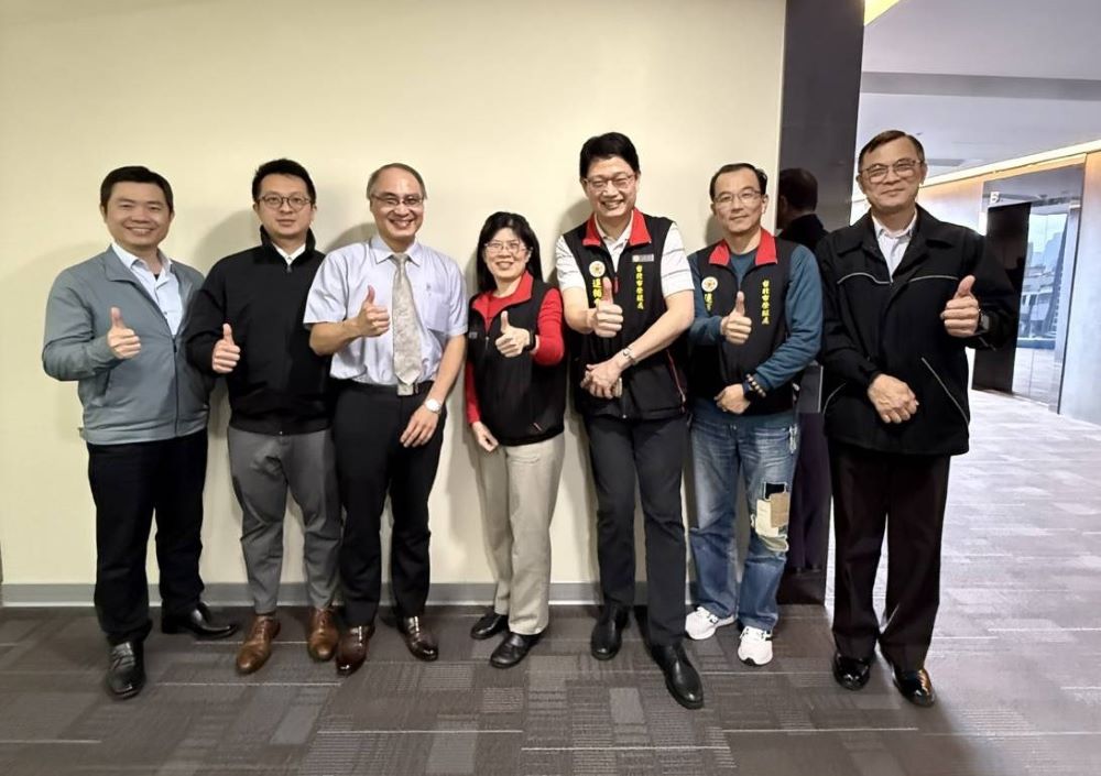 感謝進用退除役官兵 臺北市榮服處拜會台塑 1 《圖說》臺北市榮服處組長辜雅貞〈中〉偕團隊拜訪台灣塑膠工業股份有限公司李忠霖副處長〈左三〉。〈臺北市榮服處提供〉