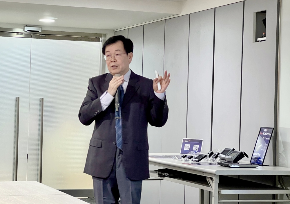映智科技(6563)興櫃前法說看俏 3/10登錄興櫃掛牌 2 ▲映智科技董事長 黃文權深入說明系列產品的獨特競爭優勢。(圖/映智科技提供)