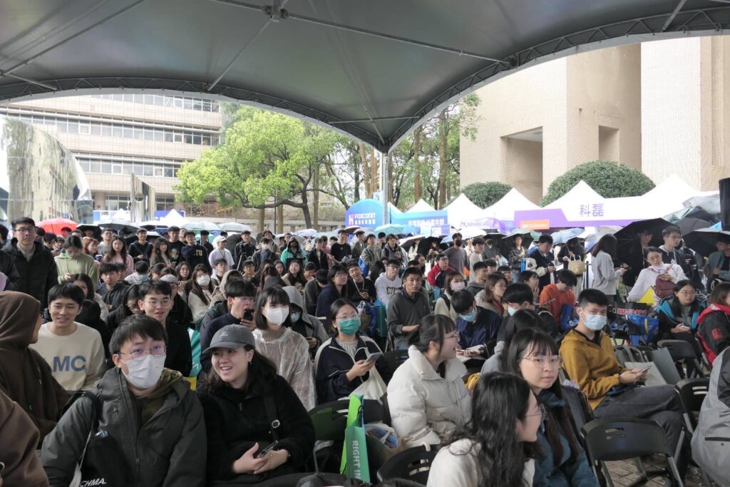 勞動部2025首場大型就業博覽會 萬名求職者共襄盛舉 5 IMG 3232 1024x683 1