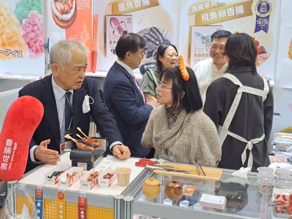 屏東館人潮絡繹不絕，日本買家詢問度高