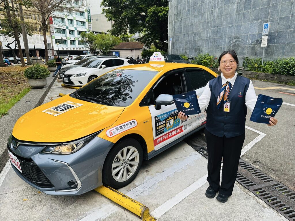 六都首創暖心守「衛」市民 中市小黃公車、幸福巴士3/8起免費提供衛生用品 1 市府打造性別友善交通運輸空間 3月8日起將於小黃公車及幸福巴士備衛生用品供緊急需求