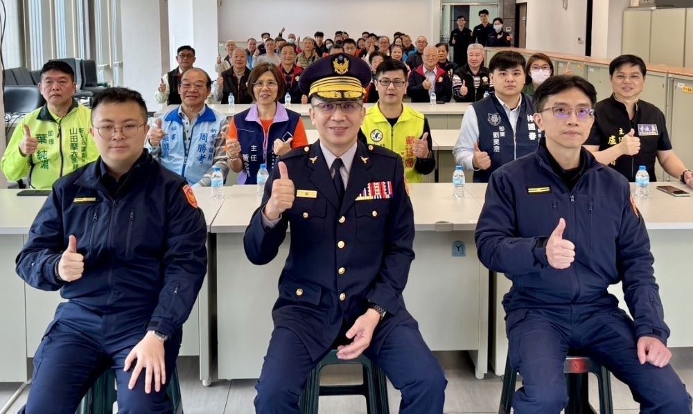 新任所長布達 海山警長勉無縫接軌安民心 2 《圖說》海山分局布達典禮合影。〈海山分局提供〉