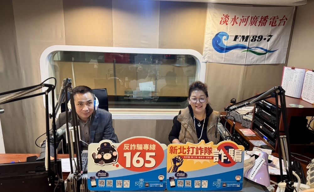 宣導反詐提高警覺 海山警長親上陣 2 《圖說》林國民強調,雖然詐騙訊息無所不在,但只要保持冷靜、提高警覺,並掌握基本防詐知識,就能有效降低受騙風險。〈海山分局提供〉