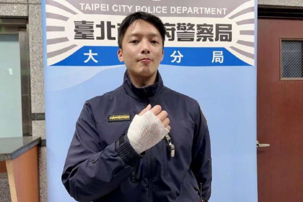 萌犬襲警 寧夏警值班遇迷路a萌柴 熱心助犬反遭咬傷 1 王文宏