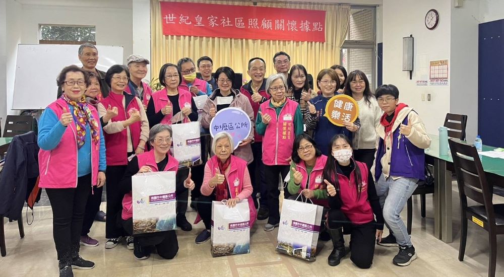 銀髮俱樂部先修班掀熱潮 桃園訪團新北取經 2 《圖說》桃園參訪團到中和世紀皇家社區觀摩。〈社會局提供〉
