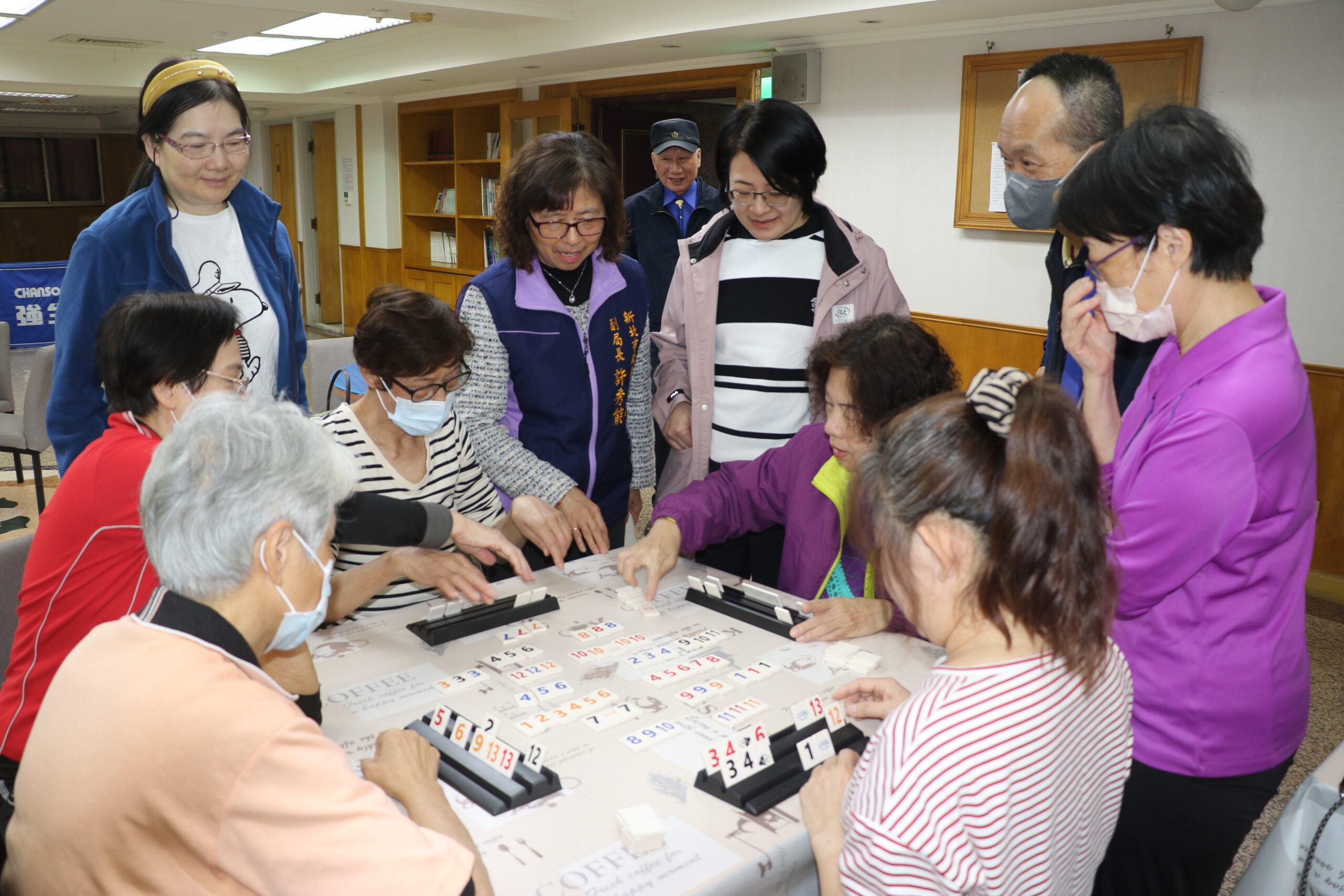 銀髮俱樂部先修班掀熱潮 桃園訪團新北取經 3 《圖說》各項肌耐力操深受長輩喜愛。〈社會局提供〉