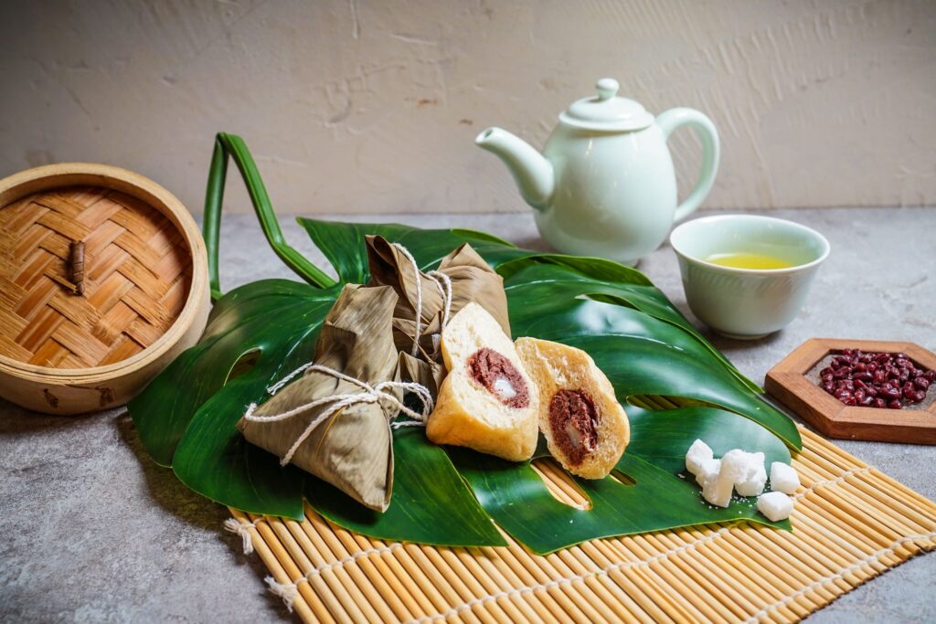 紅豆麻吉麵包粽70顆，以日式麵團包入手工熬煮蜜紅豆，鮮甜Q麻吉，咬一口香氣四溢
