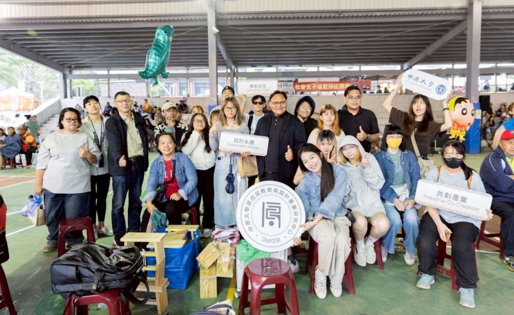 中原大學設計原專班參與布農族全國文化祭 實踐文化設計教育與社會責任精神 2 ▲由原專班主任魯瑪夫副教授親自率隊,移地教學。(圖/中原原專班提供)
