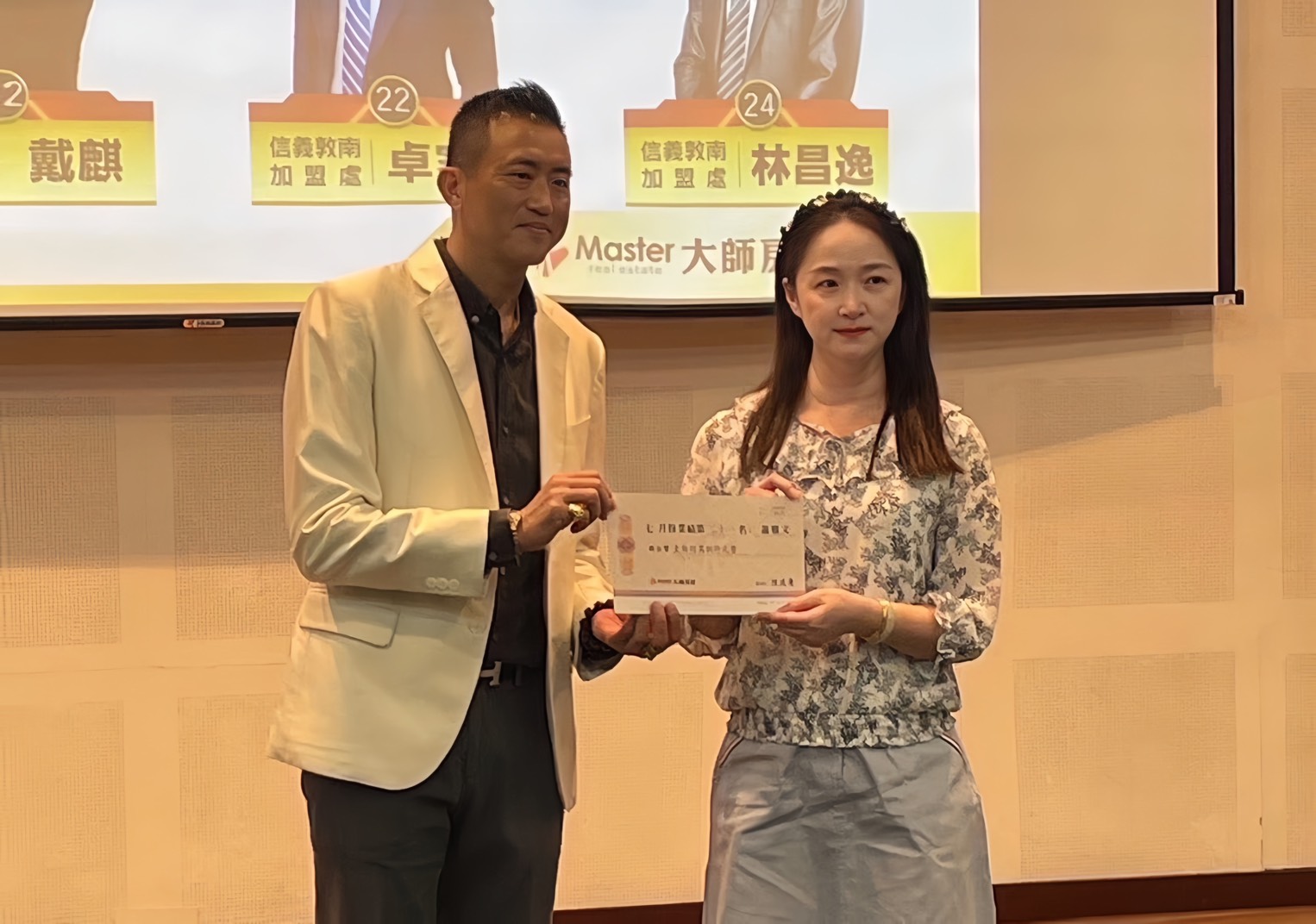 中山區豪宅房仲 蕭雅文 從家庭主婦到專業房仲受高資產族偏愛 2 ▲中山區豪宅房仲蕭雅文加入大師房屋,邁向專業房仲成長之路。(圖/業者提供)