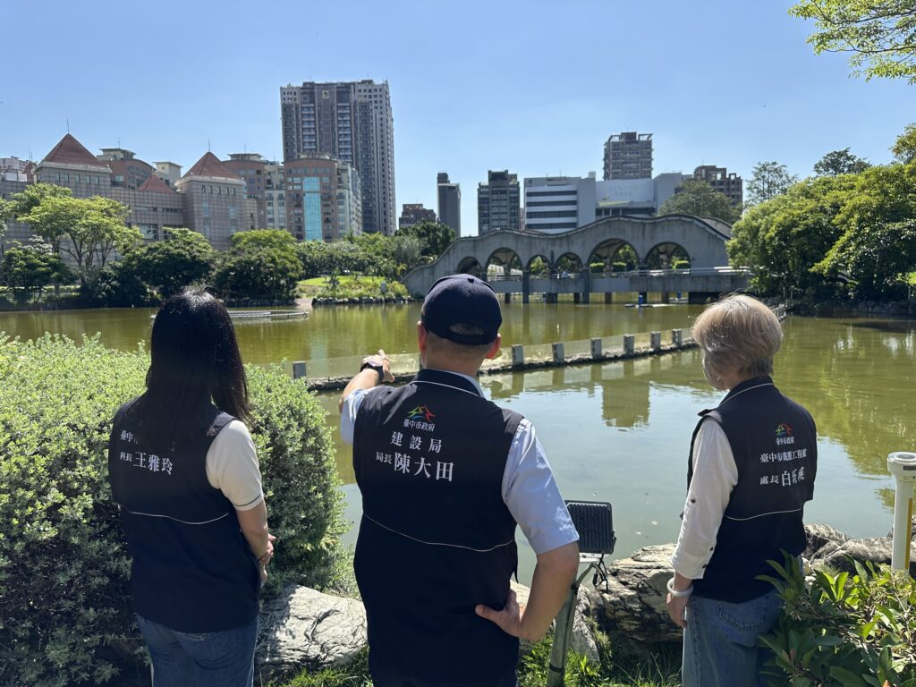台中豐樂公園驚見斑龜產卵 建設局營造友善棲地擬設「烏龜友善產房」 1 05 建設局長陳大田關心豐樂公園生態平衡與健康 0