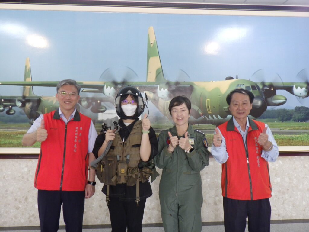 屏東榮服處參訪空軍第六混合聯隊 推廣全民國防教育 3 1096979