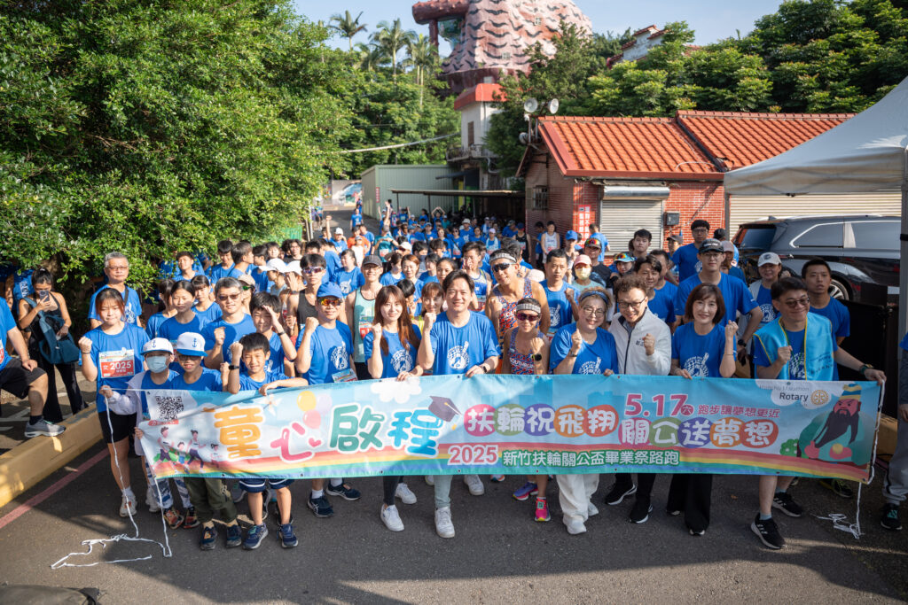 畢業馬拉松真「馬」上陣!竹市普天宮首創AI無人機清洗關聖帝君神像 3 114051812