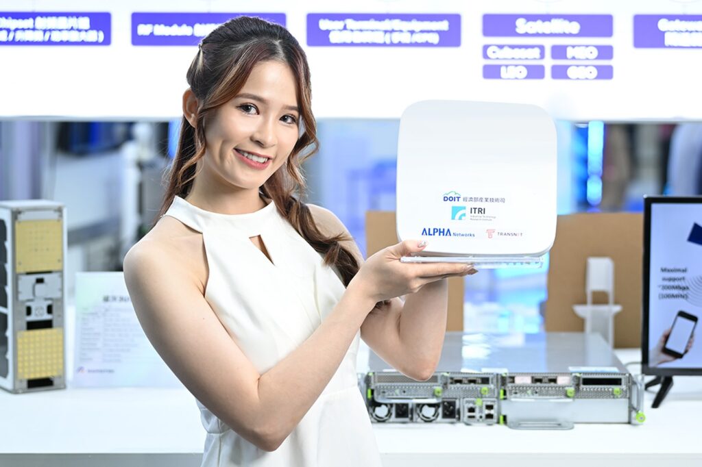 經濟部科技研發主題館開幕 攜手聯發科、中華電信推動NTN驚艷全球 2 114052021