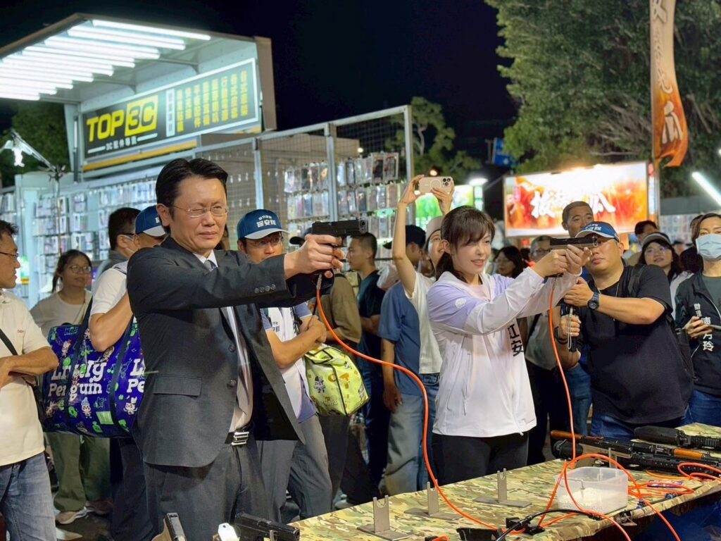 高虹安逛夜市感受人情溫度 民眾高喊加油:一定出門投不同意票 3 114052512