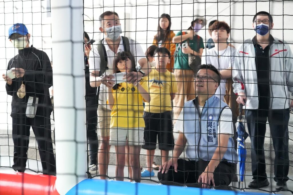 大新竹校園掀起科技運動風潮 「無人機足球」親子超愛魅力無法擋 3 114052712