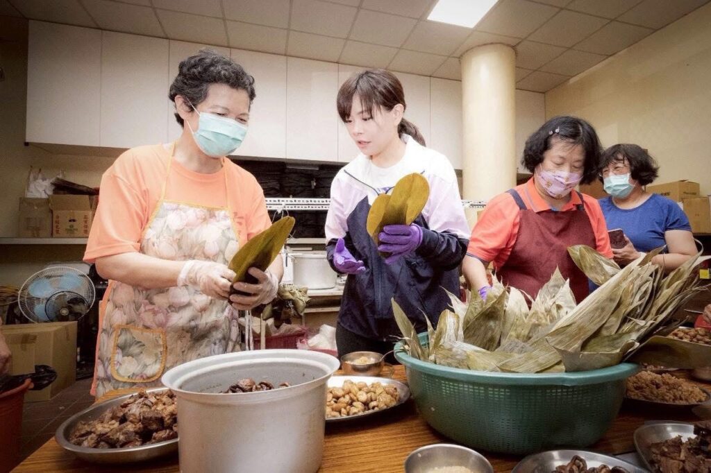 高虹安送端午香包超過30元?!竹市議員嗆綠營:爆料前先照照鏡子! 1 11405301