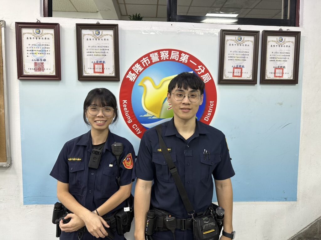雨天拋錨駕駛無助困路中 基警協助拖吊救援 2 1746522353968