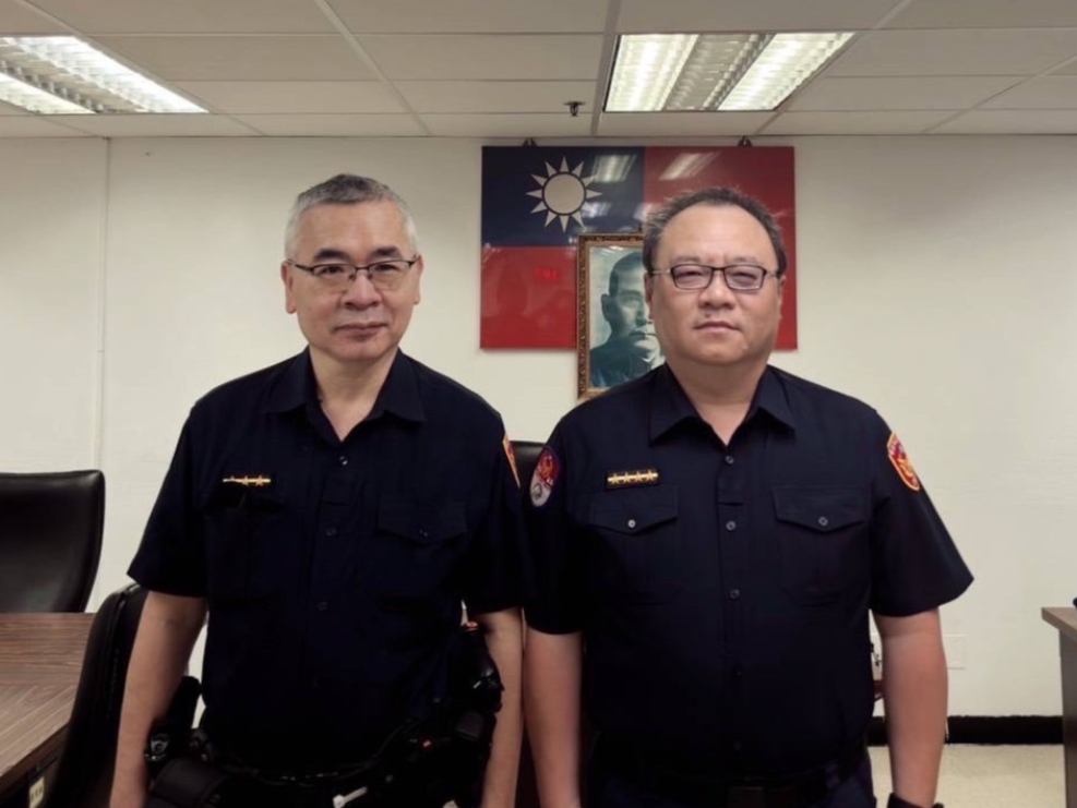 防走失手鍊發揮奇效 捷警眼尖即時辨識迷途老翁身分 沿路護送返家團圓 6 MEITU 20250511 085107343