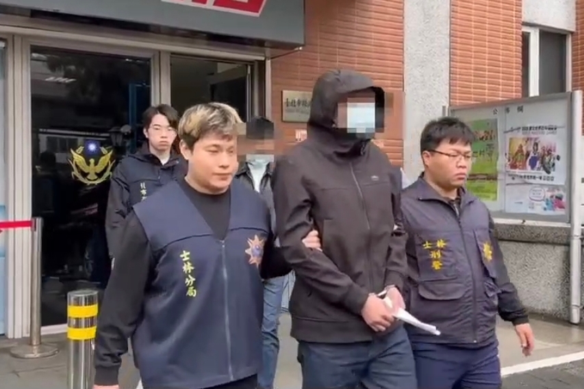 馬路上演全武行強搶300萬 士林警火速逮4人 4 MEITU 20250530 094417901