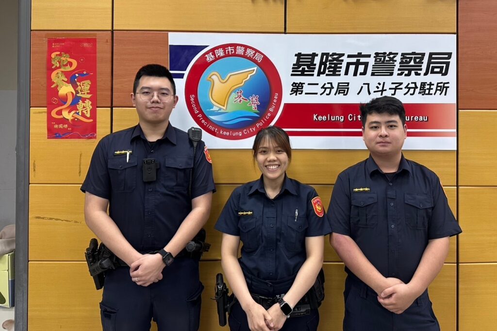 老嫗忘了回家路 暖警熱心助返家 1 MEITU 20250531 123254127