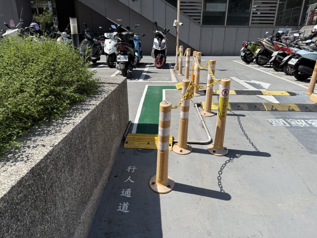 中捷綠線凹式導盲磚視障者「無感」 議員要求改採符合CNS凸點式 11 S 21340335