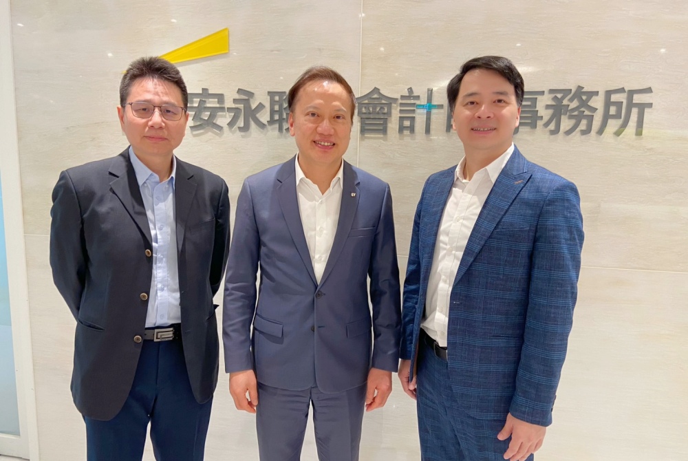 接軌亞太 搶先布局 安永打造亞太資產管理中心團隊 導入全球資源強化在地服務 1 ▲安永聯合會計師事務所稅務服務部吳文賓執業會計師、傅文芳所長、稅務服務部林志翔營運長(由左至右)。(圖/安永提供)