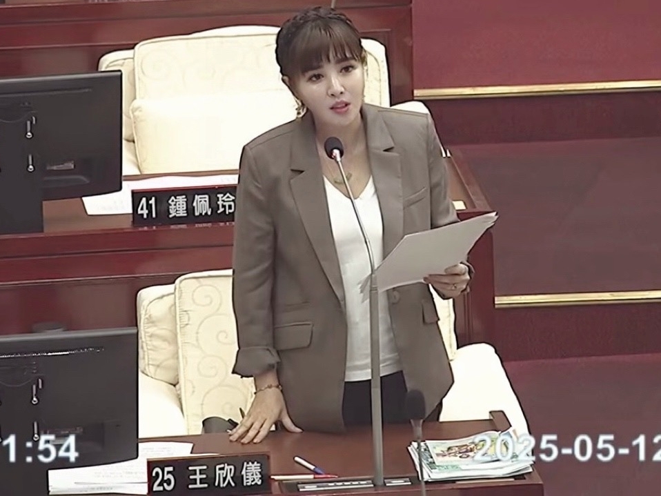 新闢公園設施腐壞失修 三度改口荒腔走板 王欣儀痛批公園處管理失能 1 一 53