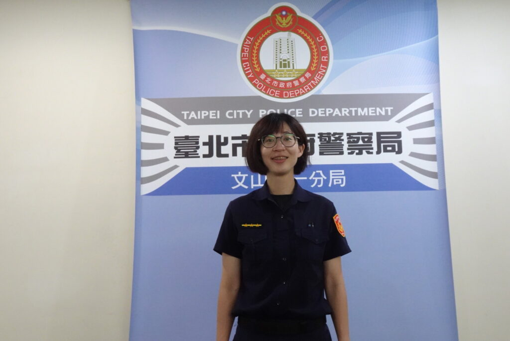文一暖心女警徒步推傷者200公尺 一圓獨居婦人買飲料之願 1 一 96