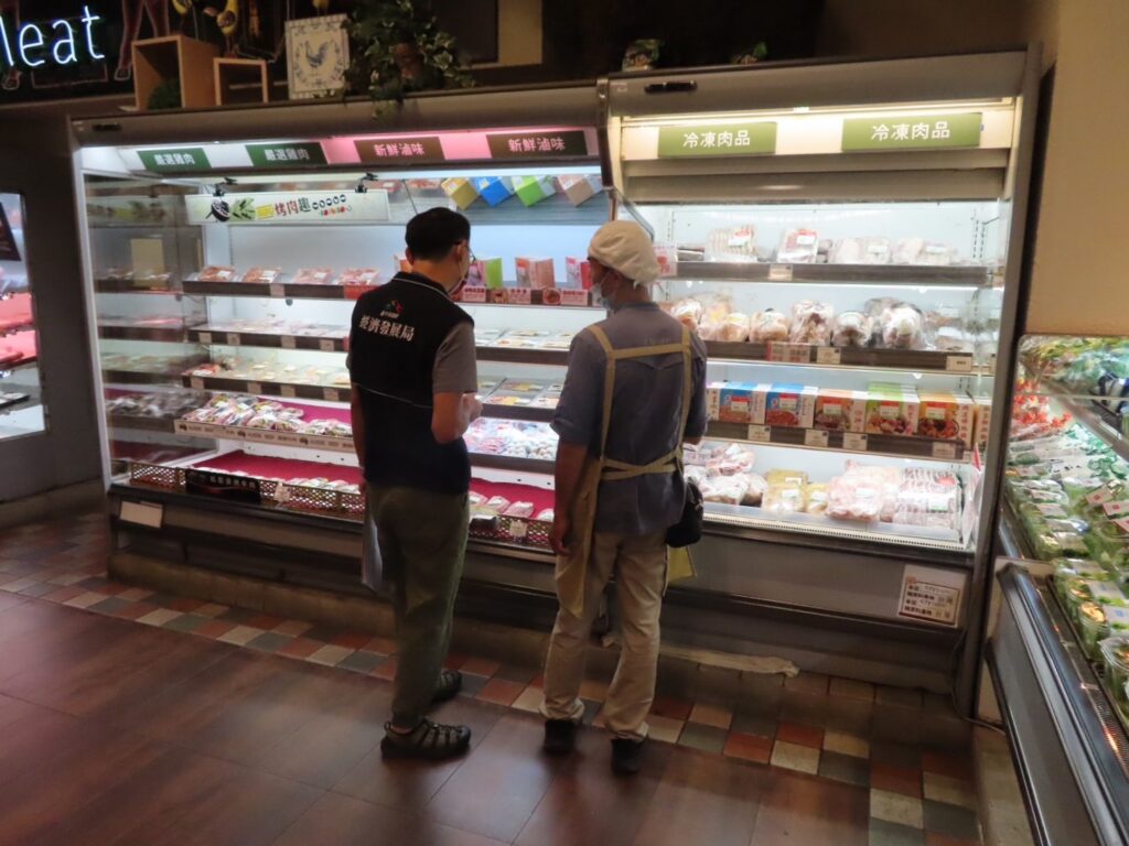 中市府緊盯萊豬流向 盧秀燕:尚未流入市面全力守護食安 2 中市府經發局今啟動連鎖及大型商場產地標示稽查 0
