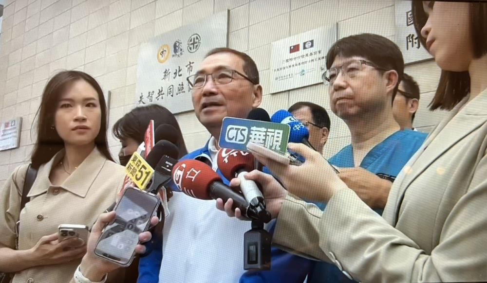再度探視傷者 侯:保障被害者協助求償 1 《圖說》侯友宜市長今早再度前往醫院探視三峽車禍傷者及家屬,希望傷者早日康復。並強調,各方面都會持續提供協助。〈新聞局提供〉