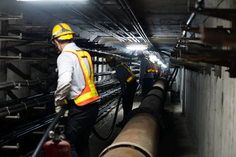 因應端午連假及鋒面來襲 台電北北區處加強電網韌性維護 1 《圖說》台電提醒,連假期間若發現電力異常,請立即撥打 1911 客服專線或透過官方 App 、網站通報。〈北北區處提供〉