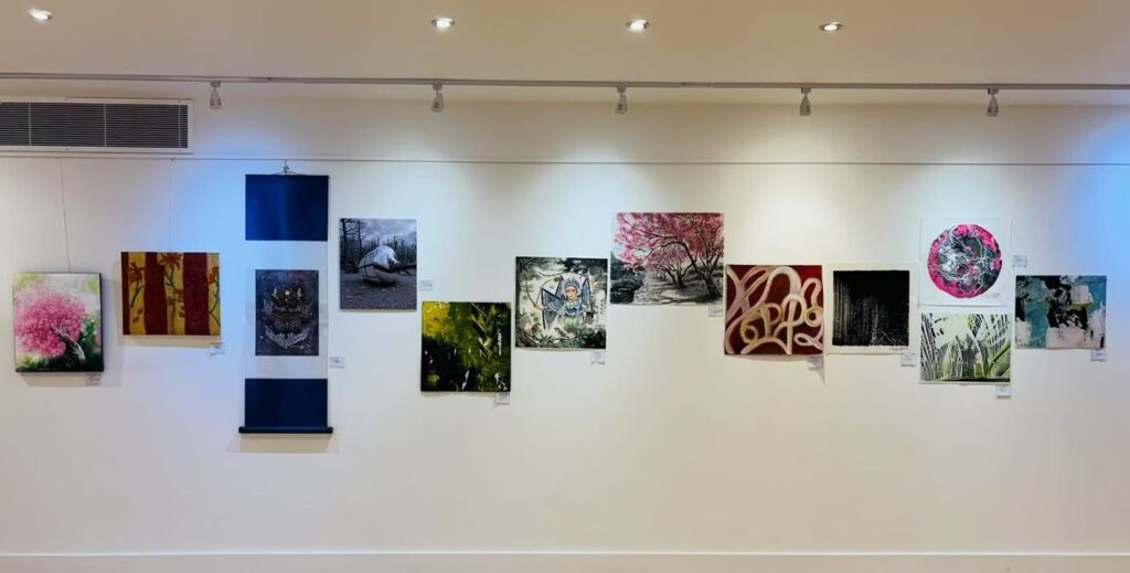 台灣墨海藝術協會藝術家展出作品。圖：廖迎晰提供