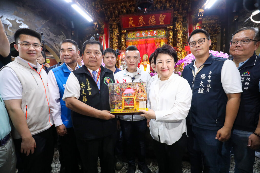 白沙屯媽祖徒步北港進香啟程 盧秀燕赴拱天宮恭請登轎 3 合影 1