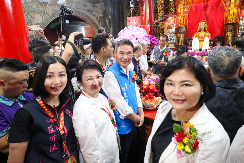 白沙屯媽祖徒步北港進香啟程 盧秀燕赴拱天宮恭請登轎 2 合影
