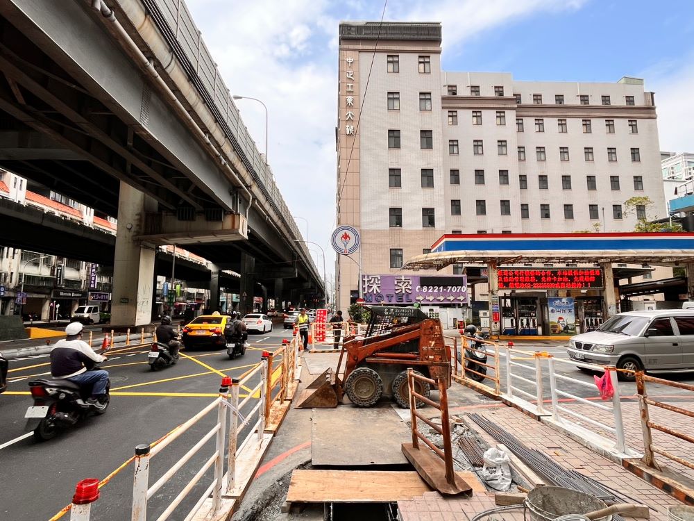 解決豪大雨淹水 中和區建八路排水改善工程估汛前完工 1 《圖說》施工照。〈中和區公所提供〉