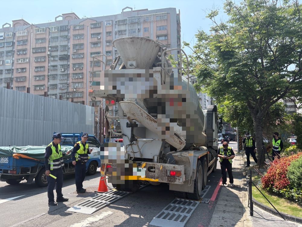 強力取締砂石車 中和警違規熱區大執法 2 《圖說》中和分局今年迄今取締交通違規共計1,352件,總計裁處金額超過百萬元。〈中和分局提供〉