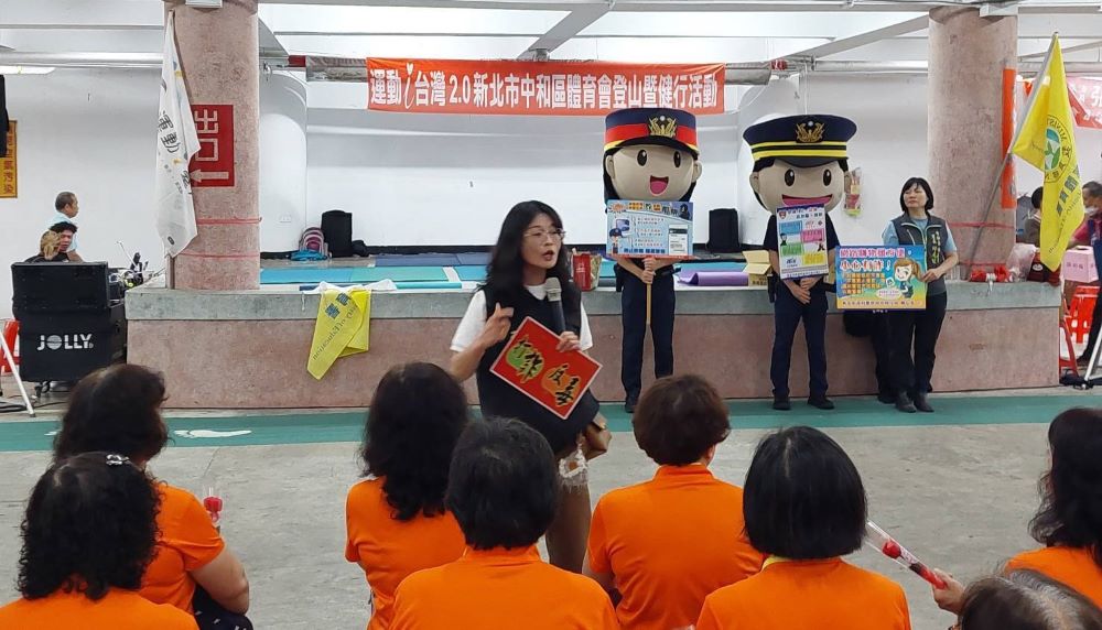 中和打詐型男隊出 教愛運動勇腳識詐 5 《圖說》中和分局分享最常碰到假投資、猜猜我是誰及假檢警3種詐騙手法,要牢記「一聽、二掛、三查證」,切記勿輕信陌生來電及網路訊息。〈中和分局提供〉