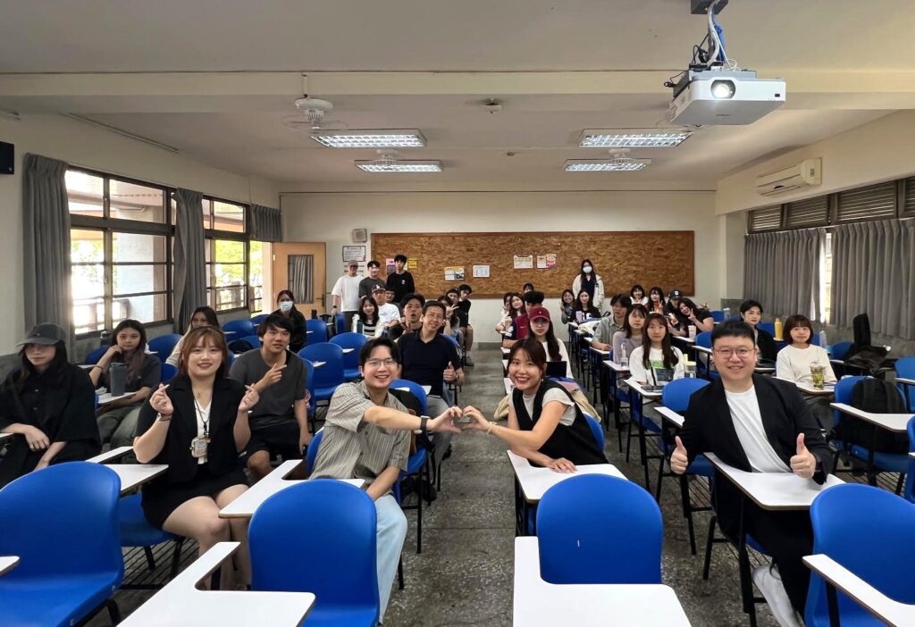圖說一，在外交部公布的「114年外交獎學金得獎學生名單」中，東海政治學系與研究所共三位學生獲選，成為全台唯一上榜的私立大學。