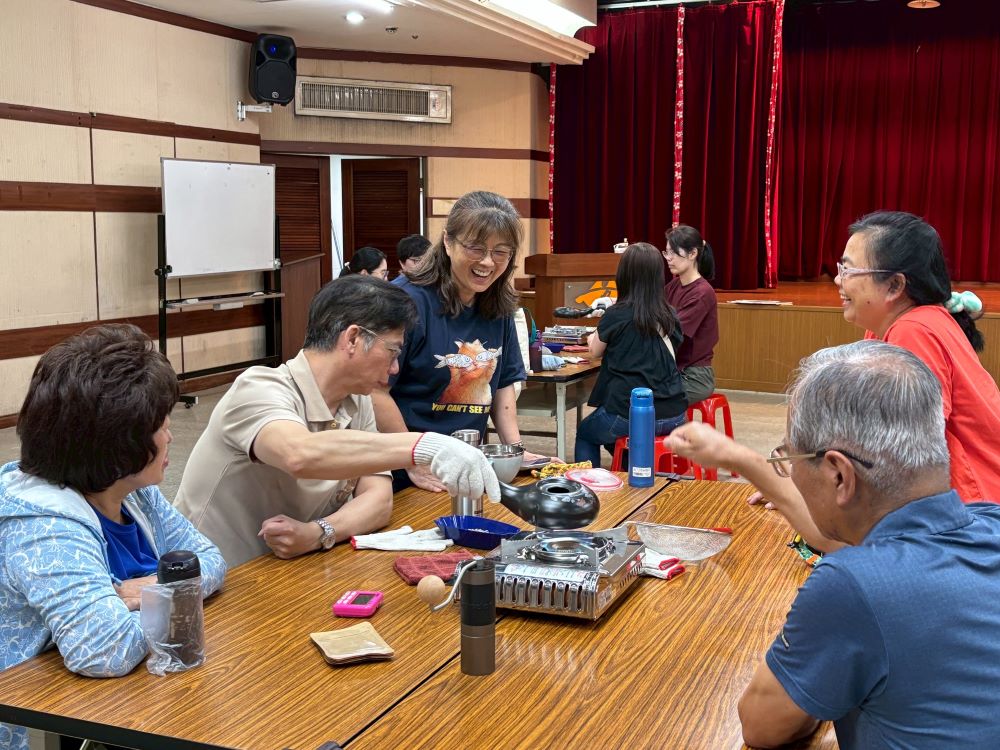 體驗客家擂茶三鶯文創之旅 世壯運選手遊新北客園六折 5 《圖說》手作咖啡。〈客家局提供〉