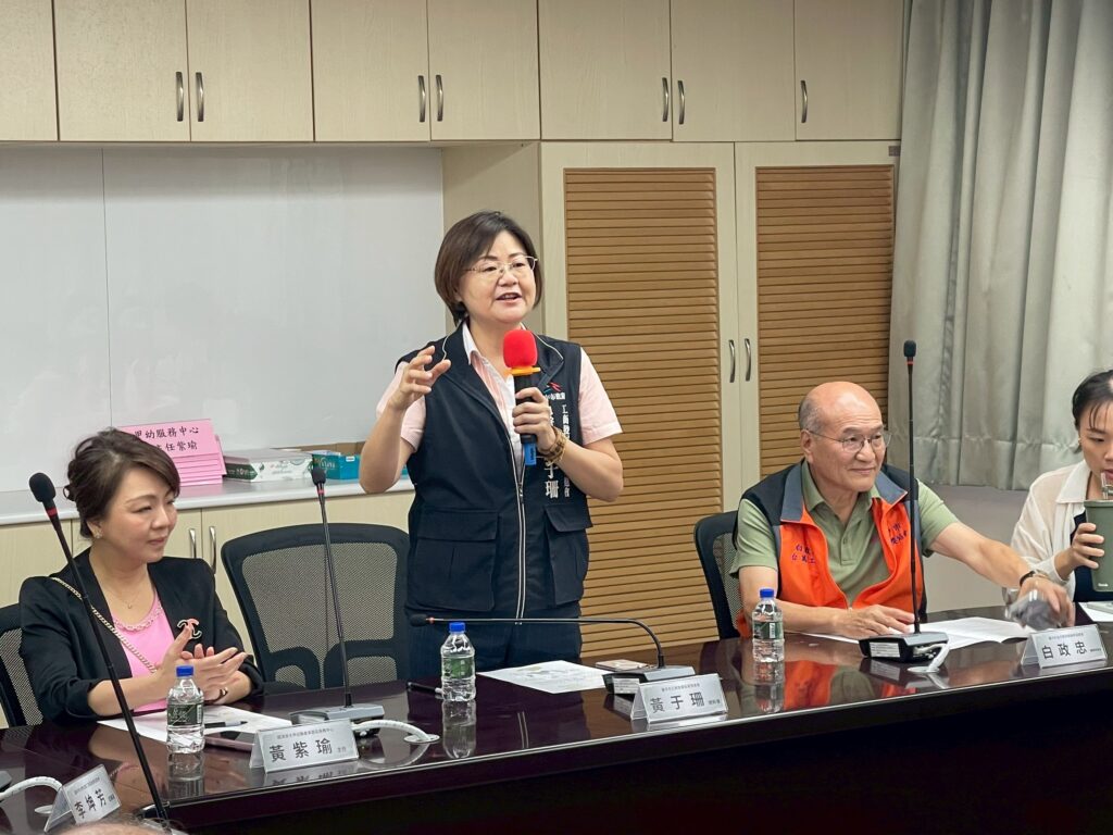 金手24 點石成金 台中市金手獎報名開跑 1 工策會總幹事黃于珊表示 盧市長盛讚 臺中市金手獎 為臺灣經濟類的奧斯卡獎