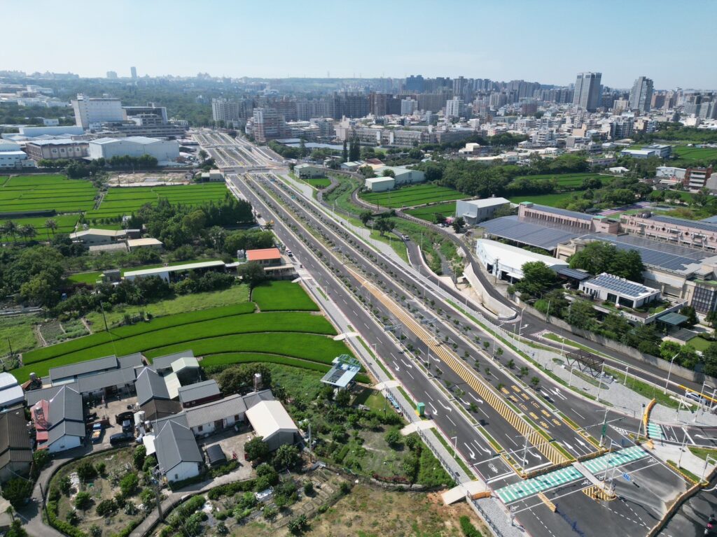 期盼20年「黃金大道」 中市「市政路延伸工程」第一標通車啟用 3 市政路第1標工程全長750公尺 總經費23億9 254萬元 其中工程費9億1 054萬元 用地費14億8 200萬元