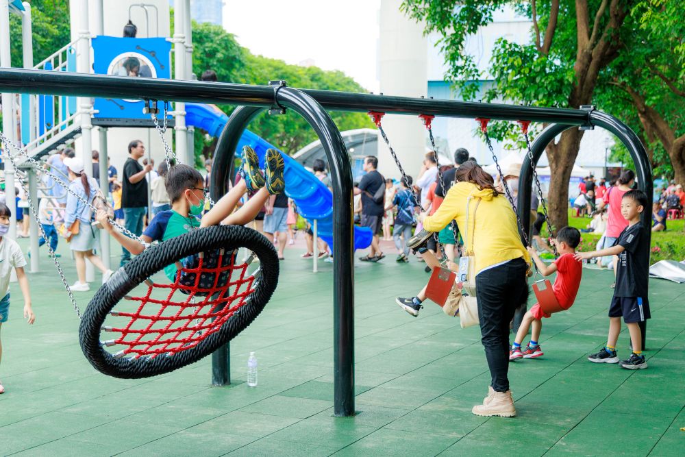 綠意新景點 三鶯線公三公園遊具啟用全齡共融共享 3 《圖說》陶瓷老街站打造休憩綠地。〈捷運局提供〉