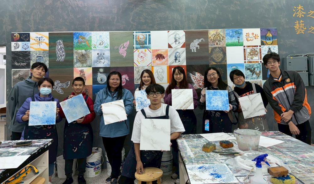 會考後的抉擇 新北Open School Days開啟探索未來可能 4 《圖說》實地走訪校園,體驗室內設計科漆作課程。〈教育局提供〉