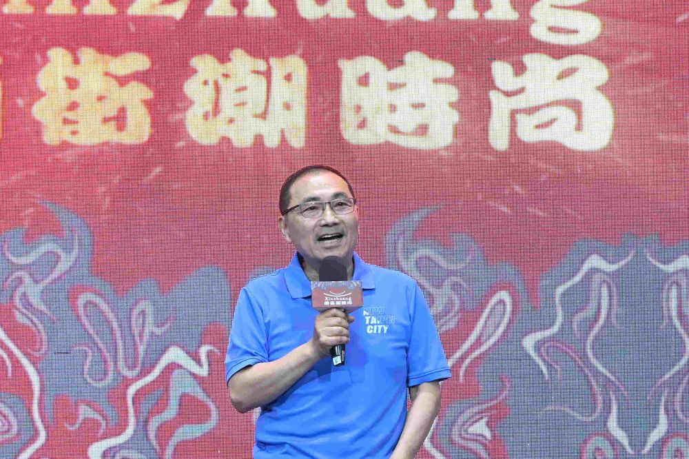 創新詮釋新莊文化魅力 廟街潮時尚跨界走秀再現風華 1 《圖說》廟街潮時尚跨界走秀,侯友宜:創新詮釋新莊文化魅力。 〈文化局提供〉