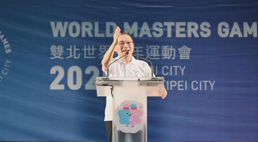 文化迎賓展現熱情 新北選手歡迎晚會熱鬧登場 1 《圖說》新北市政府今日晚間,在市民廣場舉行「2025雙北世界壯年運動會選手歡迎晚會」,侯友宜市長表示,世壯運不僅是一場體育盛會,更是一場融合藝術、文化與在地情感的城市慶典。〈文化局提供〉