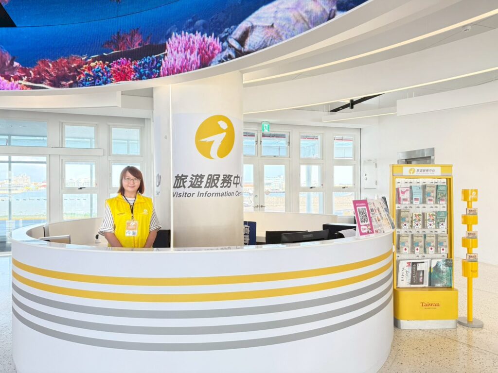 擴大服務來往旅人-白沙港、琉球新船運及新園海洋航運園區旅遊服務中心全面啟用 1 新園海洋航運園區旅遊服務中心 服務台 0