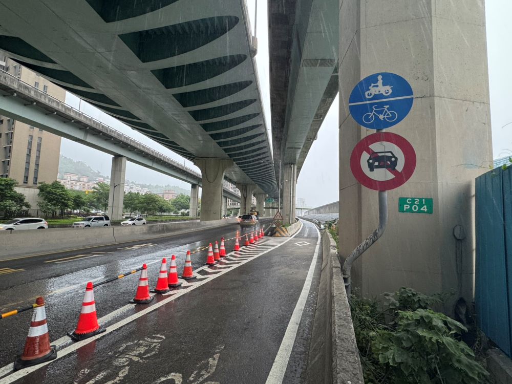 五股疏洪北路堤頂機慢車道5/25恢復通車 1 《圖說》疏洪北路機慢車道,提供便捷順暢的通行路線。〈水利局提供〉