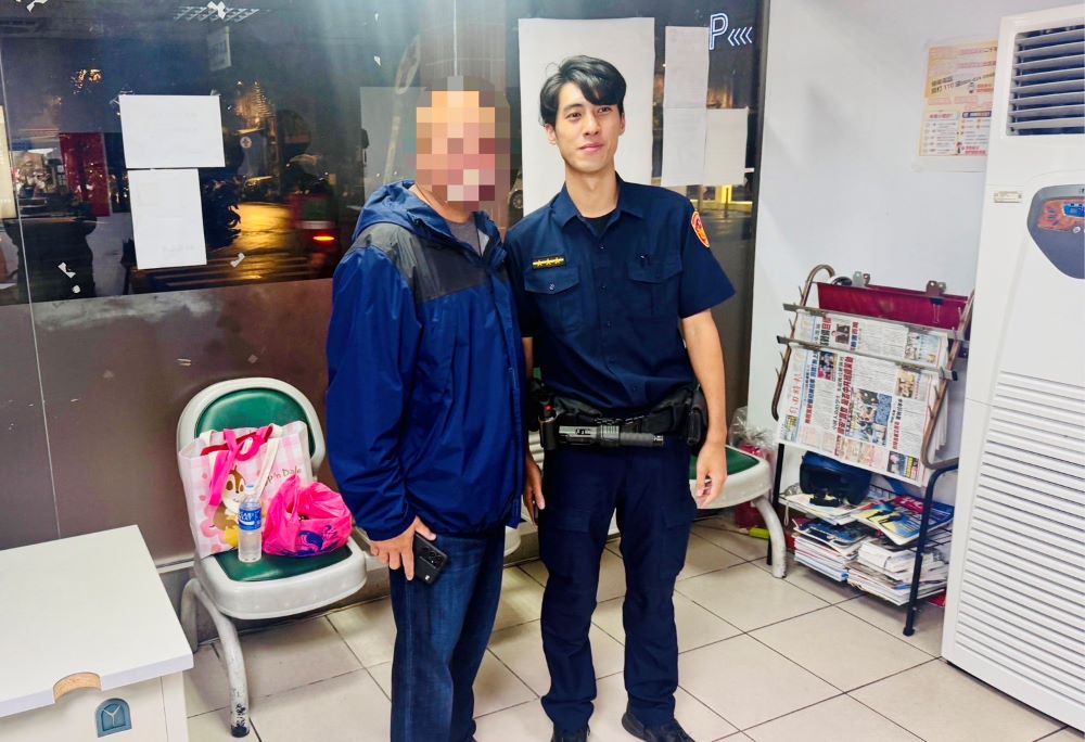 海山警熱心協助 美籍教練皮夾失而復得 1 《圖說》世壯運美國射箭教練遺失皮夾,經熱心民眾拾獲送交派出所,在警方積極協助下順利物歸原主。〈海山分提供〉