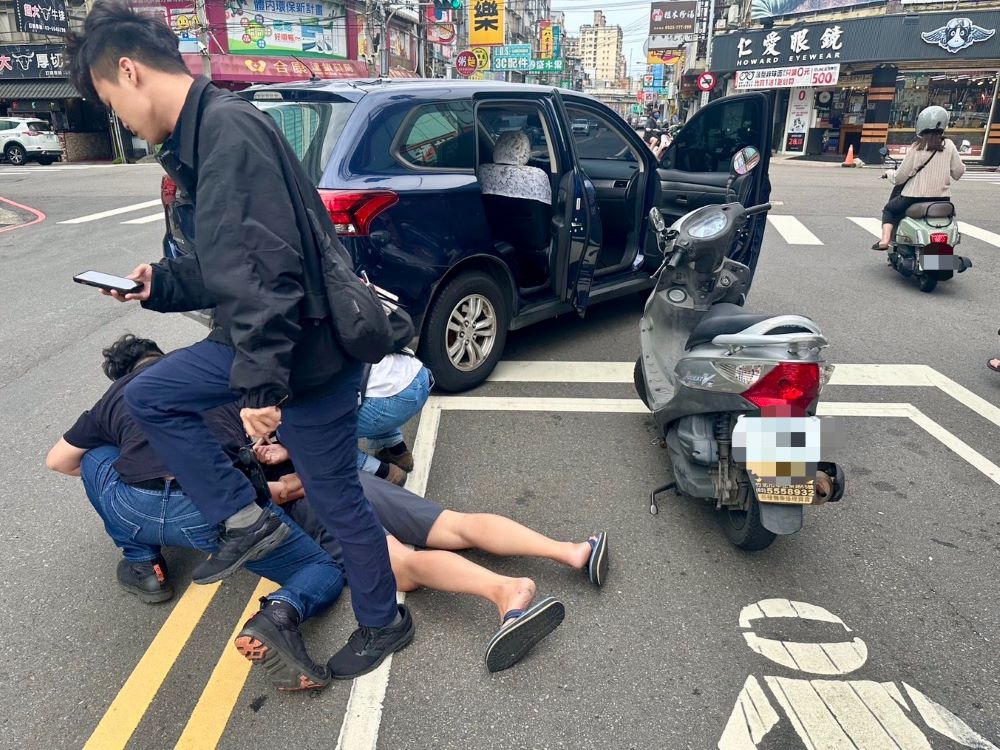 持刀闖空門搶劫 海山警5小時火速於竹北逮人 1 《圖說》海山警於案發五小時後火速於竹北逮捕搶嫌。〈海山分局提供〉