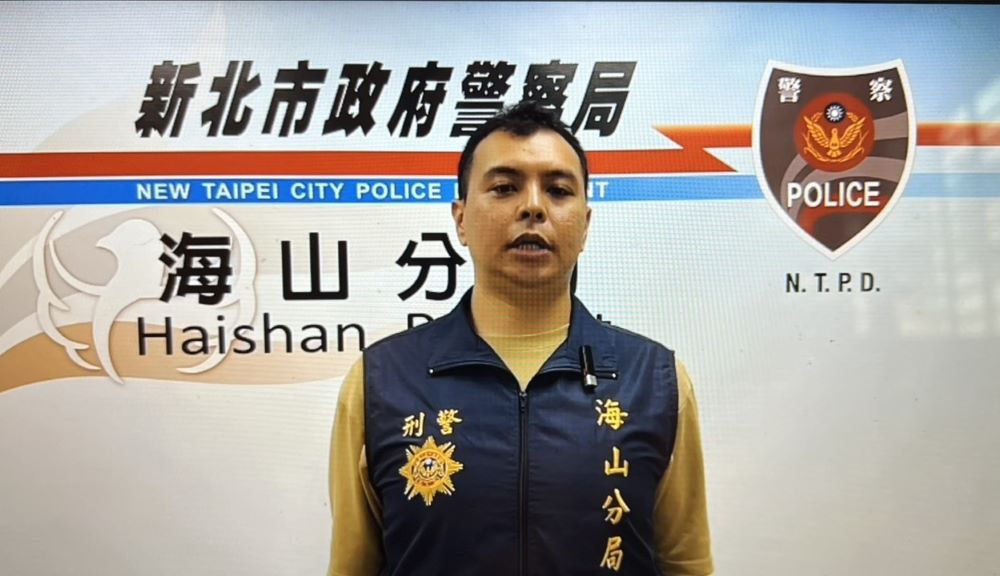 《圖說》偵查隊巡官陳佳良說明案由。〈海山分局提供〉